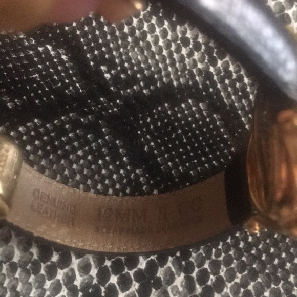 Gucci watch never worn!! - Picture 6 of 6